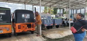 Read more about the article Why Are More And More People Choosing New Energy Electric Vehicles from eNGUVU Auto?